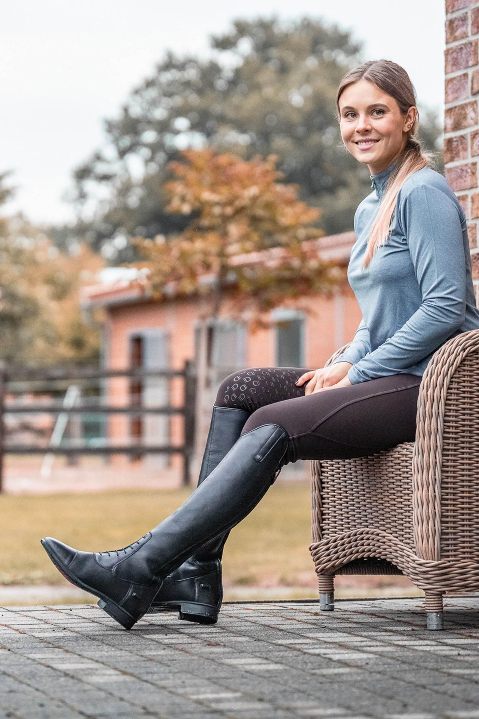 Women in tall boots outlet